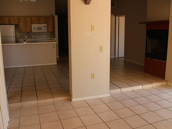 5th image of 2852 E Irwin Ave