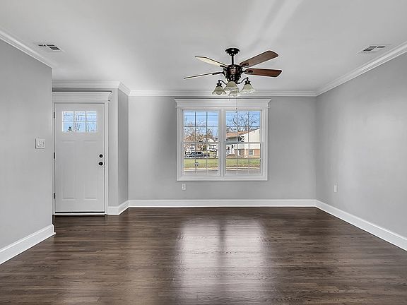 3rd image of 10 Romana Ln