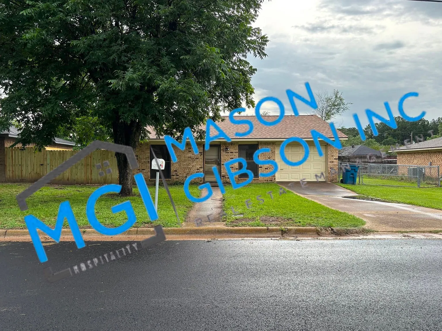 3 bed, 1.5 bath, $1,400 — Photo 1
