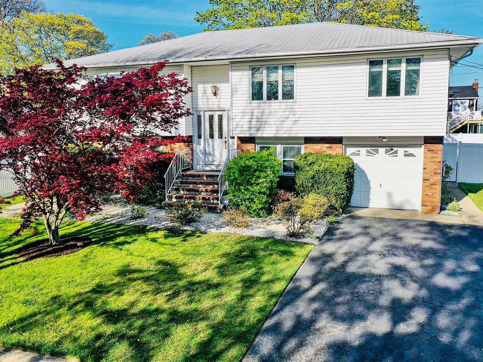 562 S 14th Street, Lindenhurst, NY 11757 Zillow