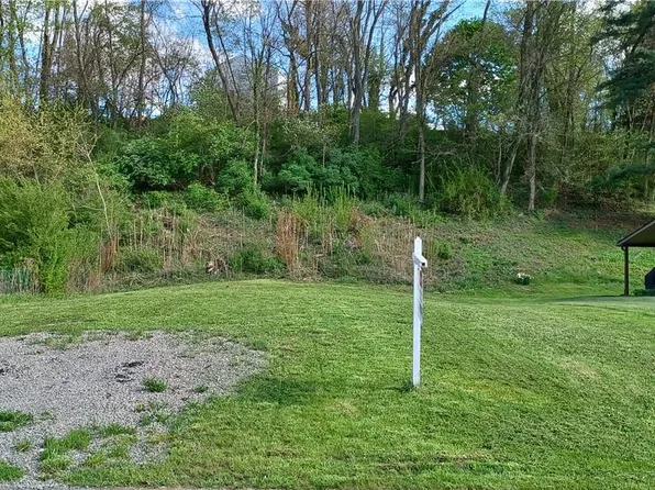 13710 Saint Clair Dr, North Huntingdon, PA 15642