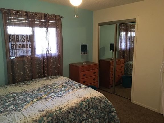  Bedroom with 2 closets