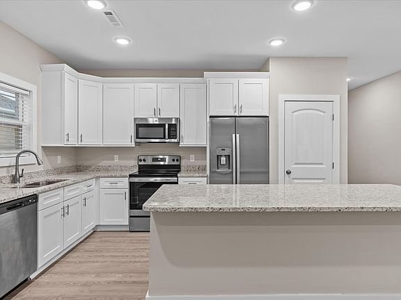 4th image of 126 Jennie Dr