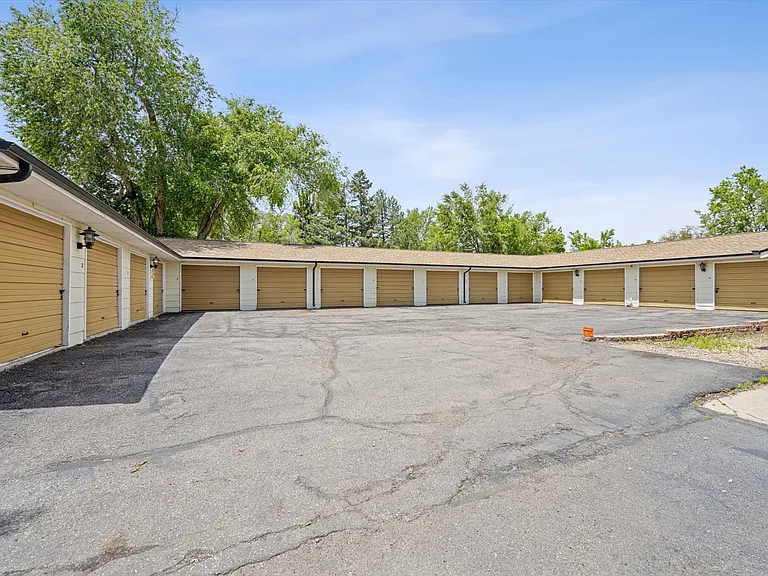 Kimberly Apartments — Photo 7