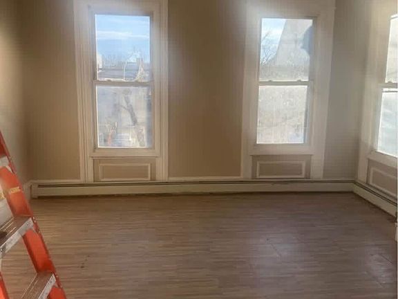 4th image of 327 Ellison St Floor 2