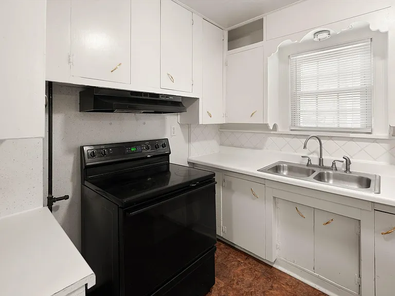 3133 NW 11th St — Photo 5