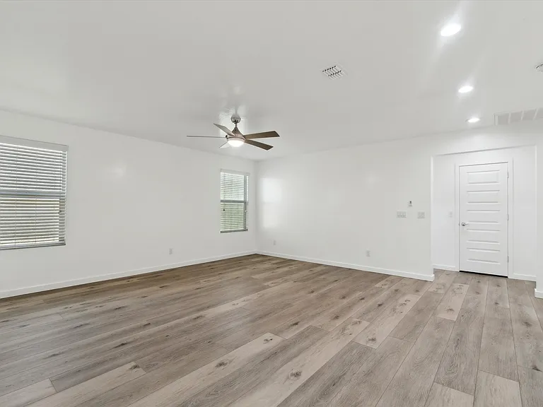 37292 N Yellowstone Dr — Photo 15