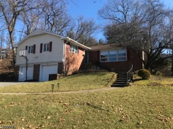 70 N Hillside Ave, Livingston Twp., NJ 07039
