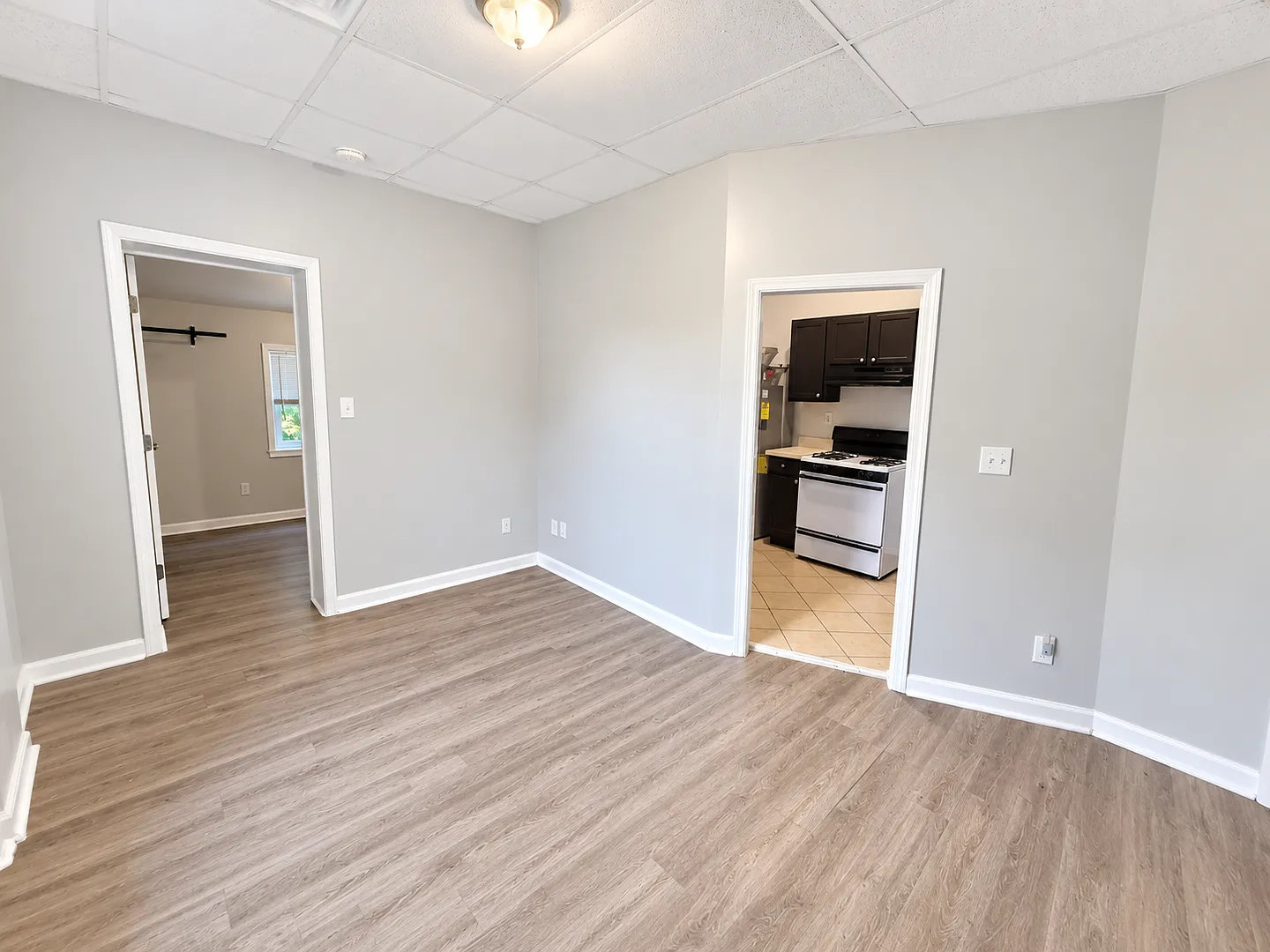 224 E Oak St — Photo 3