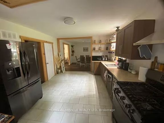 4th image of 68 Bridge St W