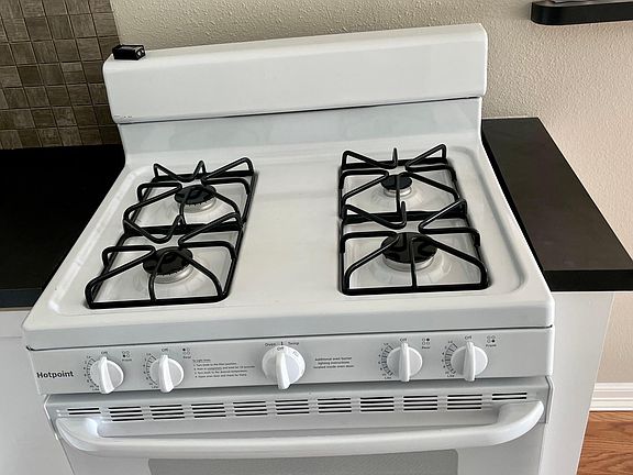 4th image of 2606 Mockingbird Ln