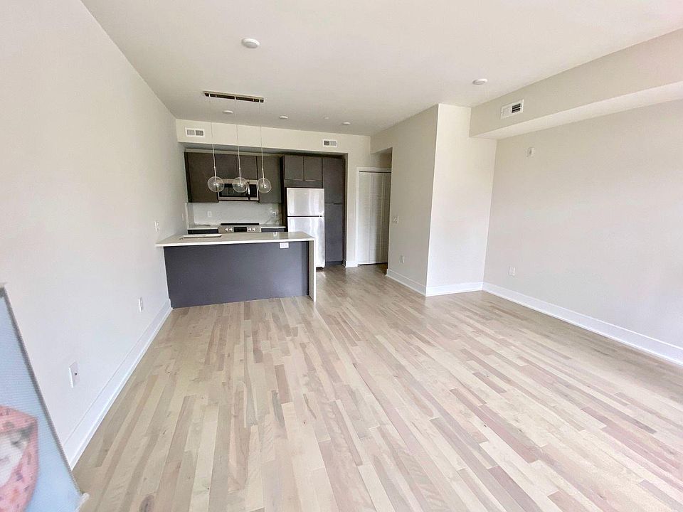1st image of 1516 N 8th St #3