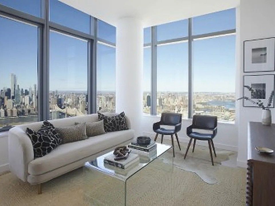 1st image of 3 Court Sq Unit Penthouse 303