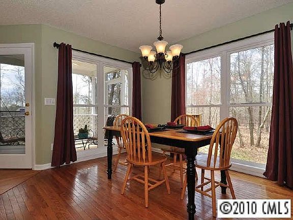 4th image of 6918 Live Oaks Ln