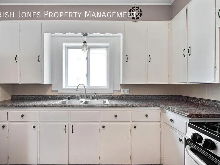 2518 Delaware Ave — Photo 3