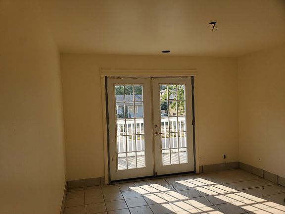 4th image of 1521 N 32nd Ave