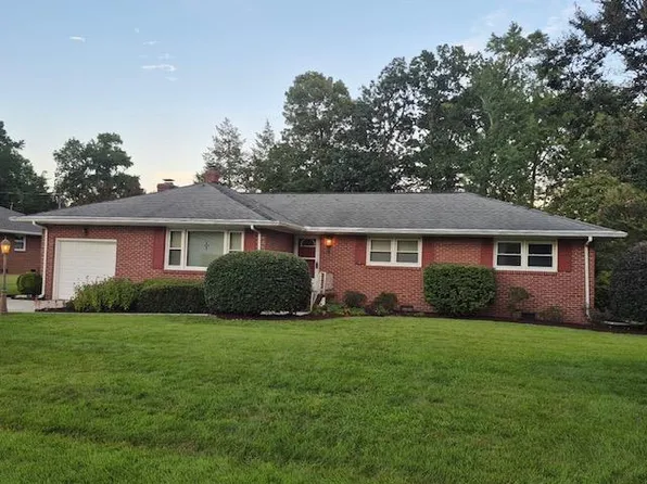 115 Laura Ln, Yorktown, VA 23692