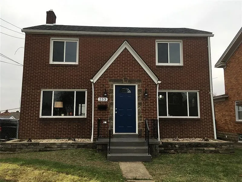 253 E James St photo 1
