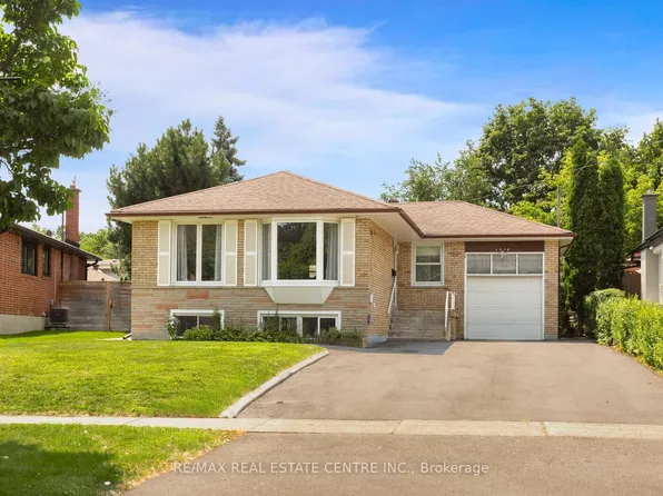 3518 The Credit Woodlands, Mississauga, ON L5C 2K6