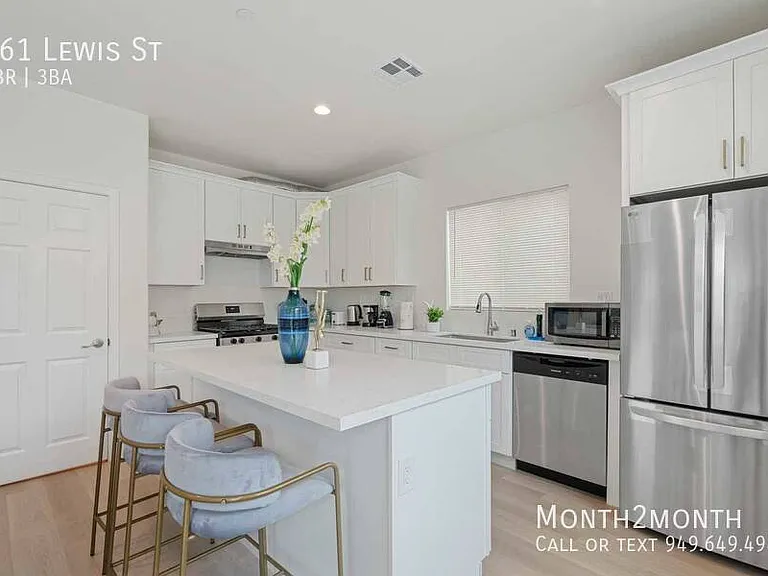 761 Lewis St — Photo 8