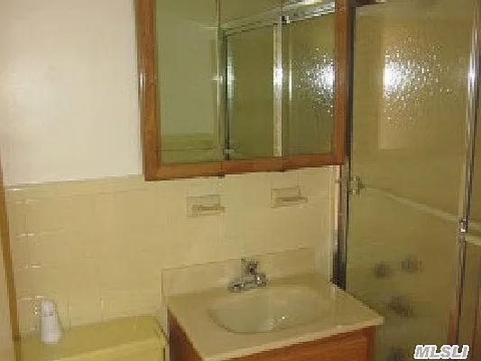 Sold by Century 21 Benjamin Realty | media 27