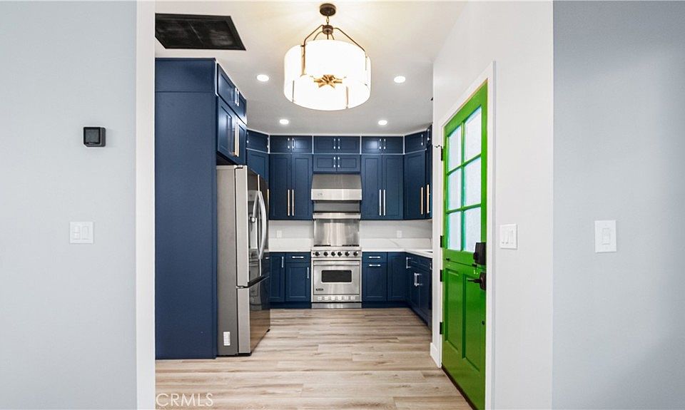 1st image of 727 E Myrtle Ave #B