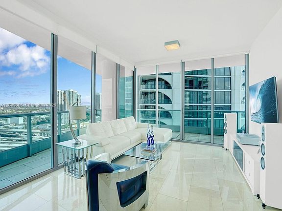 3rd image of 900 Biscayne Blvd APT 2412