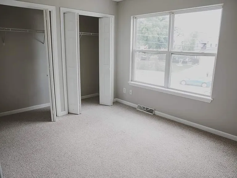 4517 Clark St #UPPER — Photo 10