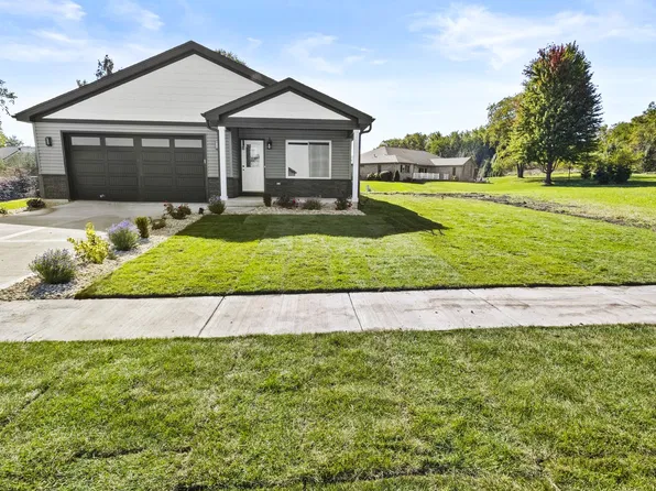 406 E Butler Ave, Grant Park, IL 60940