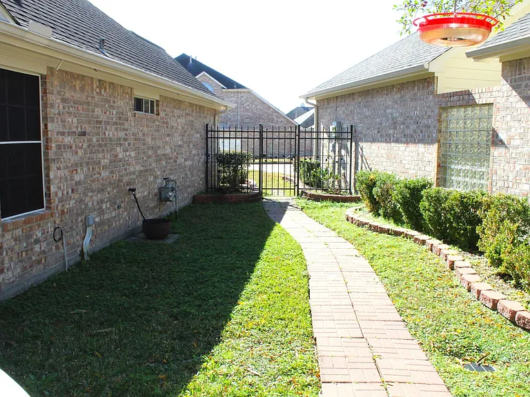 12319 Rutgers Park Ct — Photo 25