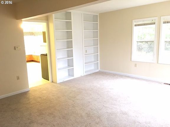 3rd image of 4404 NE 42nd St