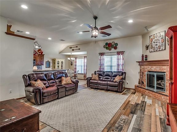 5th image of 1504 Jordan Dr