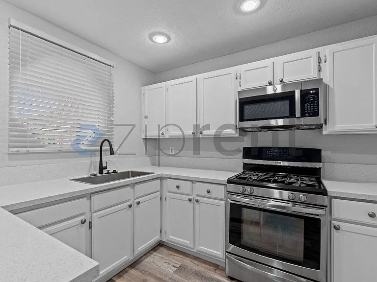 5056 S Rainbow Blvd #203 — Photo 8