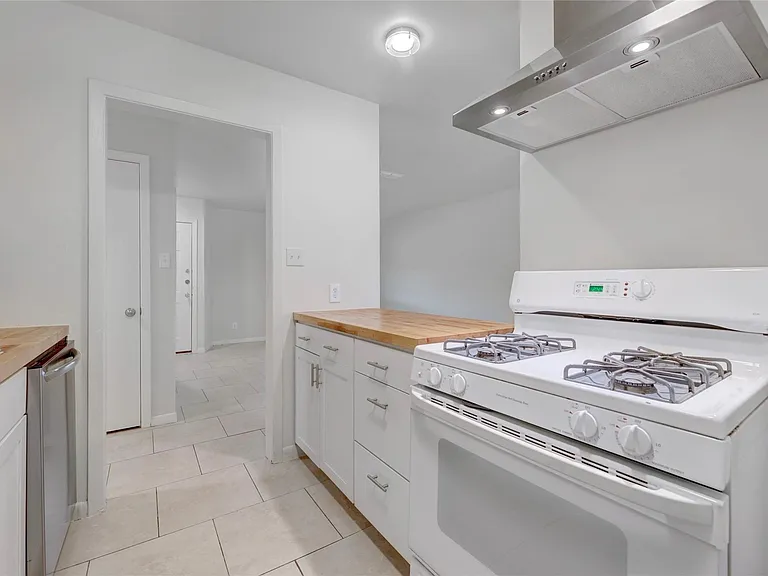 2713 Friar Tuck Ln — Photo 10