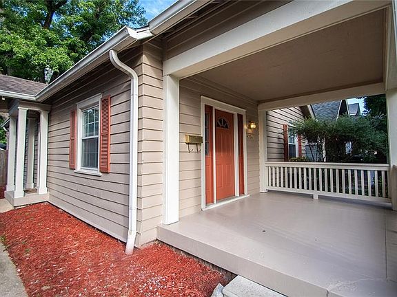 3rd image of 4704 Carrollton Ave