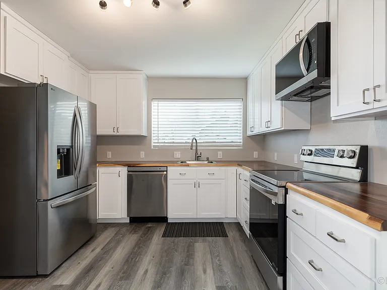 33450 SW Hall St — Photo 5