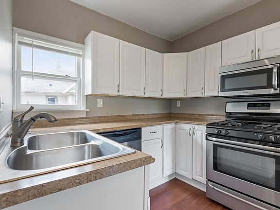 4th image of 922 18 1/2 Ave NE #2