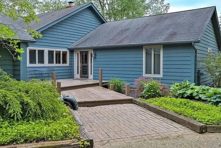 446 Rocky Hollow Dr — Photo 1