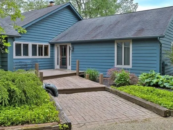 446 Rocky Hollow Dr, Medina, OH 44256