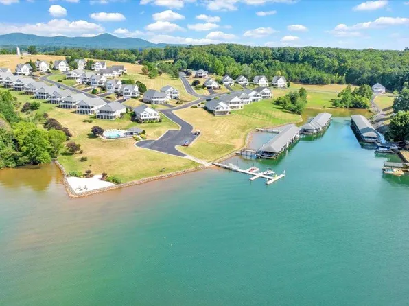 37 Lands End Cir, Union Hall, VA 24176