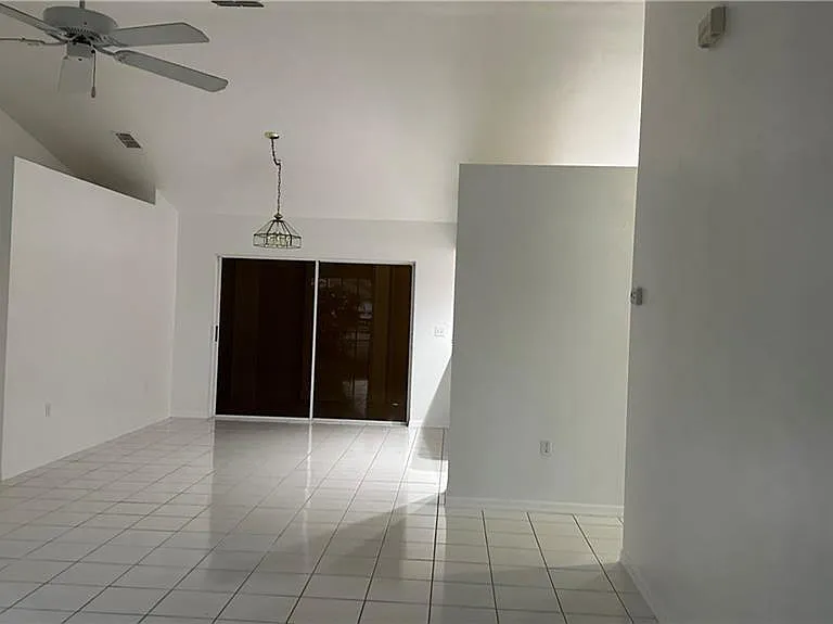 701 Arianne Ct — Photo 4