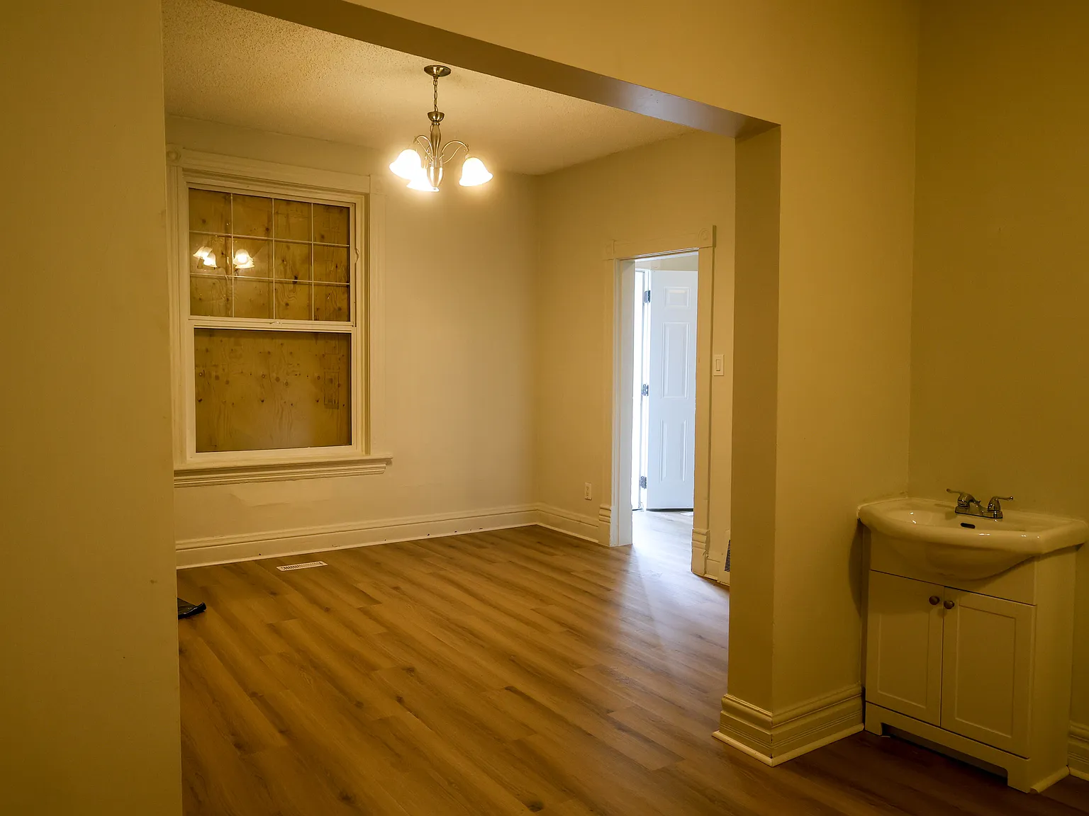 504 Spence Street — Photo 3