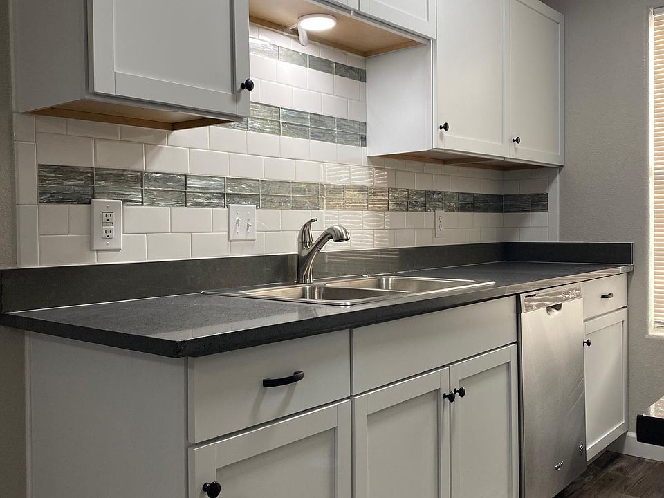 1st image of 800 Benge Dr #10
