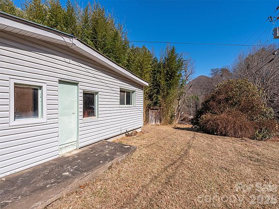 3rd image of 181 Mink Farm Rd