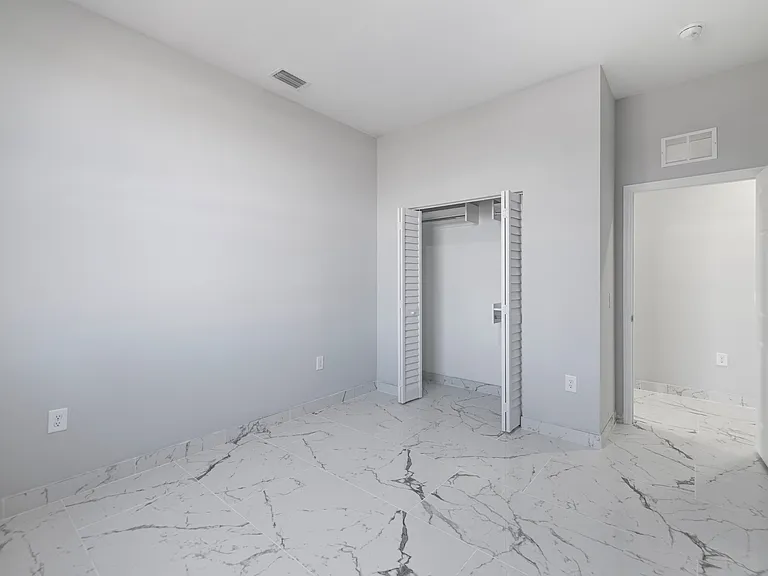 3010 NE 1st Pl — Photo 18