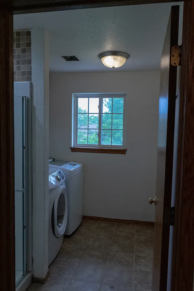 4 bed, 2.5 bath, 1820 sqft, $1,995 — Photo 2