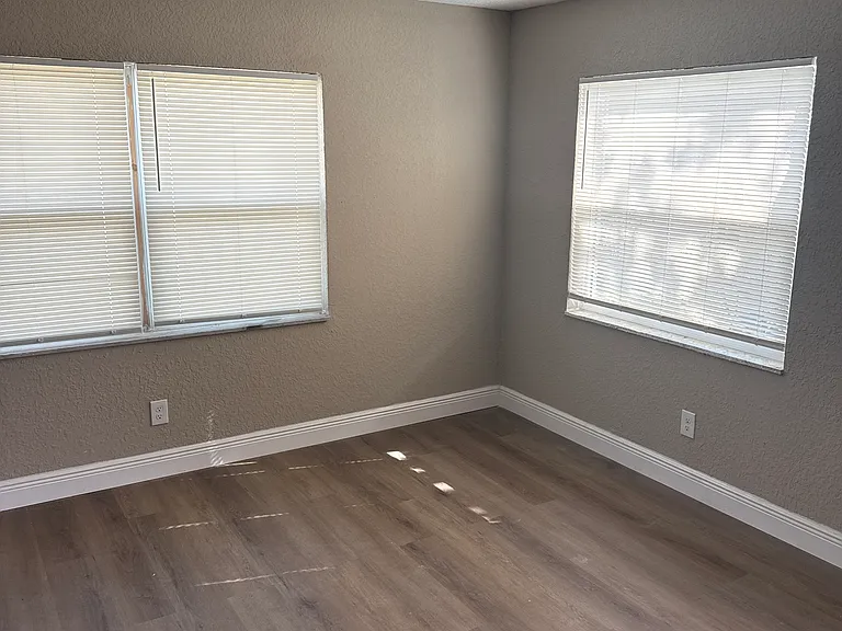 610 Plum Ln — Photo 6