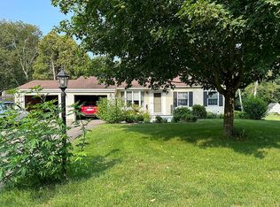 52 Davis Dr, Guilford, CT 06437