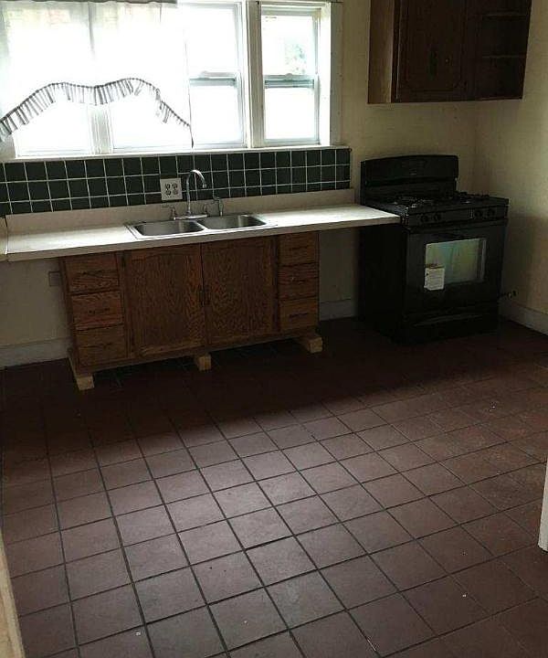2nd image of 50 Ivy St #2