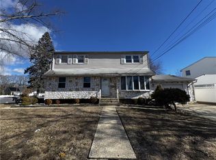 2 Ronald Dr S, Amityville, NY 11701